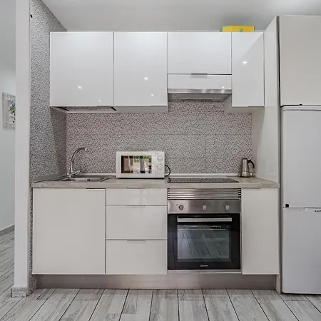 In Mareverde Complex * אדחה