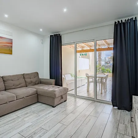 In Mareverde Complex דירה אדחה